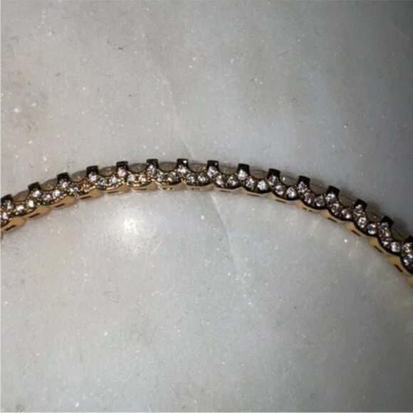 18k Tennis Bangle - Picture 3 of 10